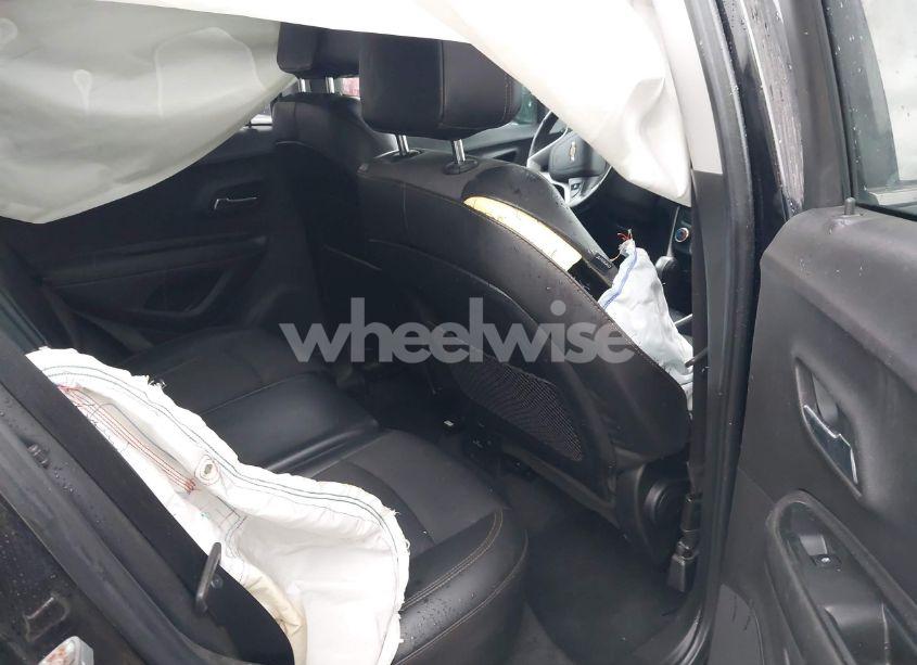 Photo 8 of 2019 Chevrolet Trax LT (VIN 3GNCJLSB2KL245454)