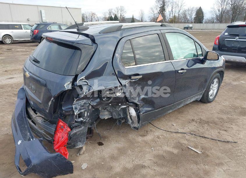 Photo 4 of 2019 Chevrolet Trax LT (VIN 3GNCJLSB2KL297313)