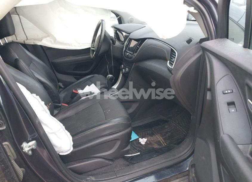 Photo 5 of 2019 Chevrolet Trax LT (VIN 3GNCJLSB2KL297313)