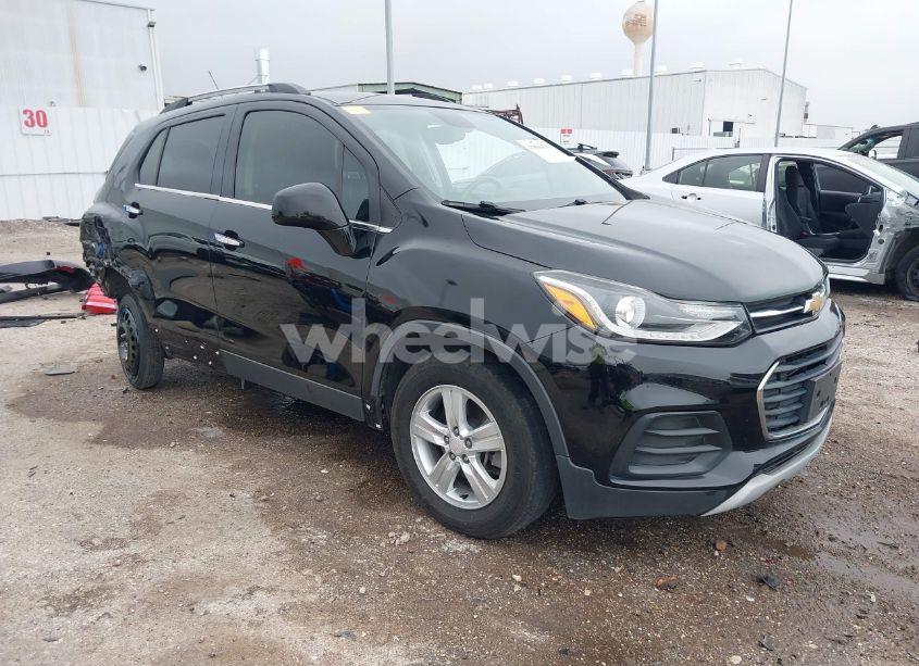 2020 Chevrolet Trax FWD LT (VIN 3GNCJLSB2LL136235) main photo