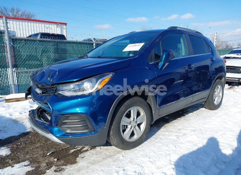 Photo 2 of 2020 Chevrolet Trax FWD LT (VIN 3GNCJLSB2LL169719)