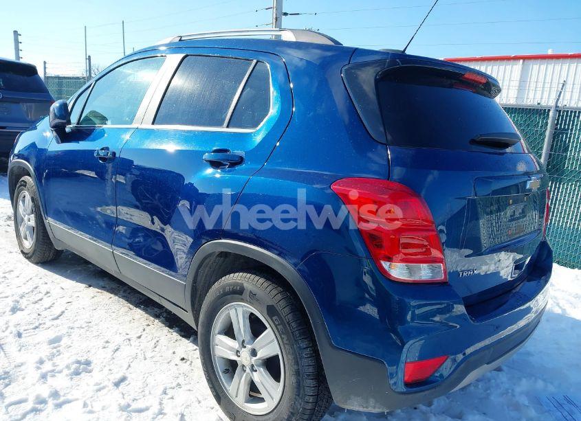 Photo 3 of 2020 Chevrolet Trax FWD LT (VIN 3GNCJLSB2LL169719)