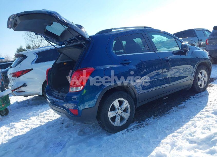 Photo 4 of 2020 Chevrolet Trax FWD LT (VIN 3GNCJLSB2LL169719)