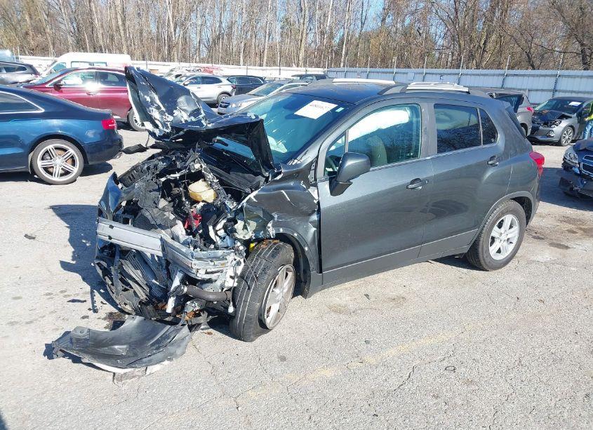 Photo 2 of 2020 Chevrolet Trax FWD LT (VIN 3GNCJLSB2LL189419)