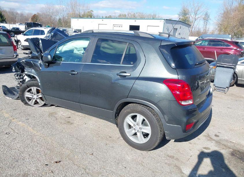 Photo 3 of 2020 Chevrolet Trax FWD LT (VIN 3GNCJLSB2LL189419)