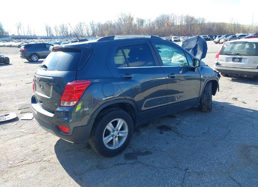 Photo 4 of 2020 Chevrolet Trax FWD LT (VIN 3GNCJLSB2LL189419)