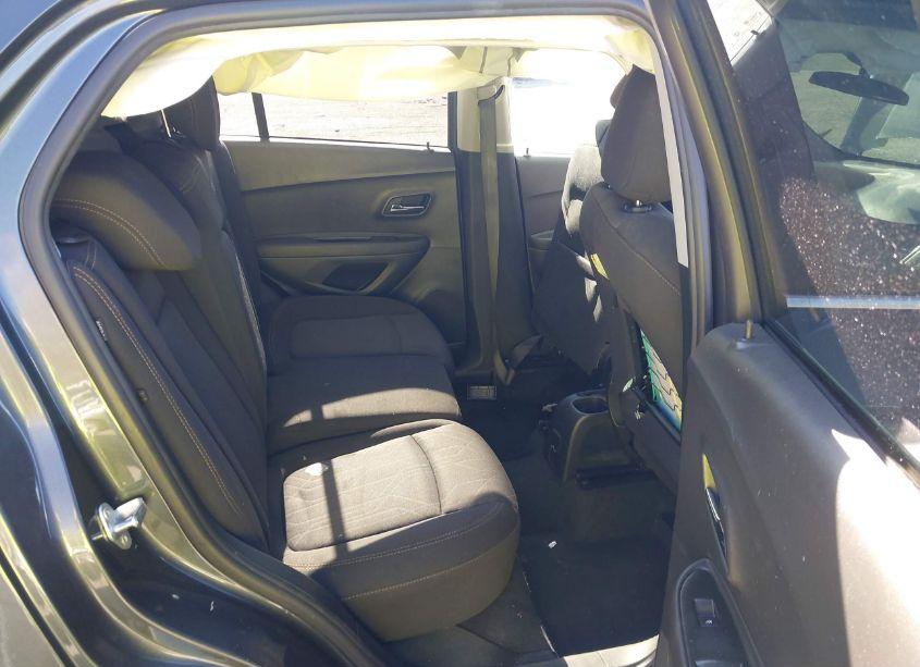 Photo 8 of 2020 Chevrolet Trax FWD LT (VIN 3GNCJLSB2LL189419)