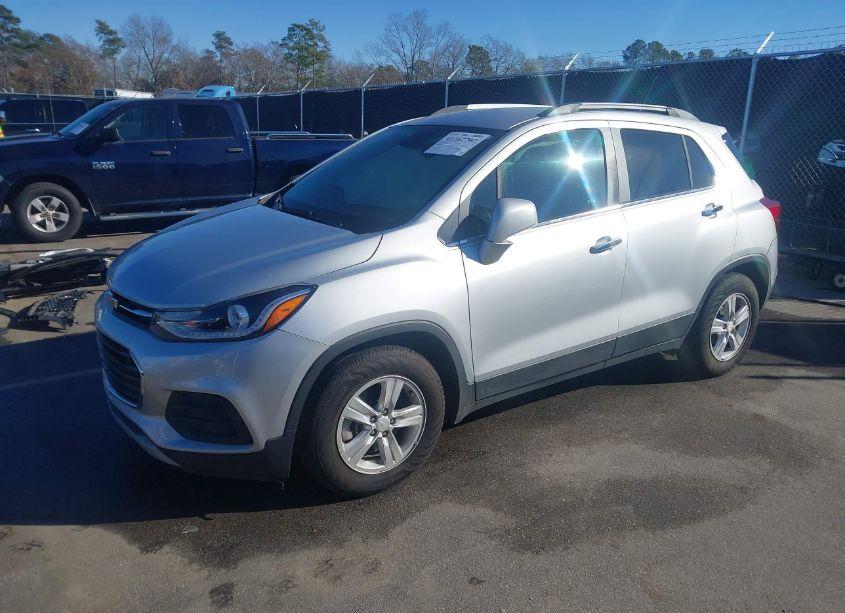 Photo 2 of 2020 Chevrolet Trax FWD LT (VIN 3GNCJLSB2LL202864)