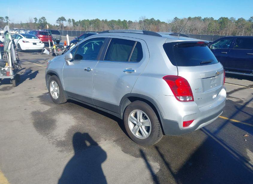 Photo 3 of 2020 Chevrolet Trax FWD LT (VIN 3GNCJLSB2LL202864)