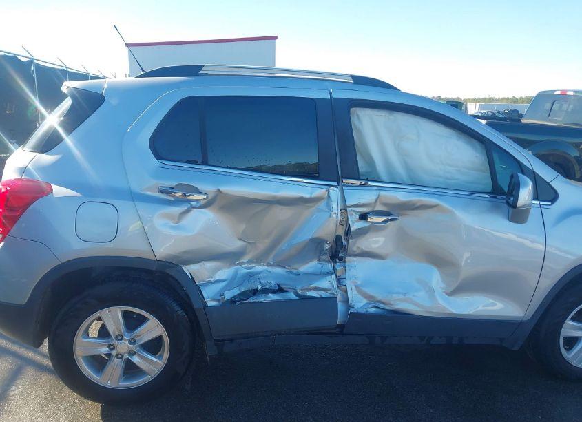 Photo 6 of 2020 Chevrolet Trax FWD LT (VIN 3GNCJLSB2LL202864)