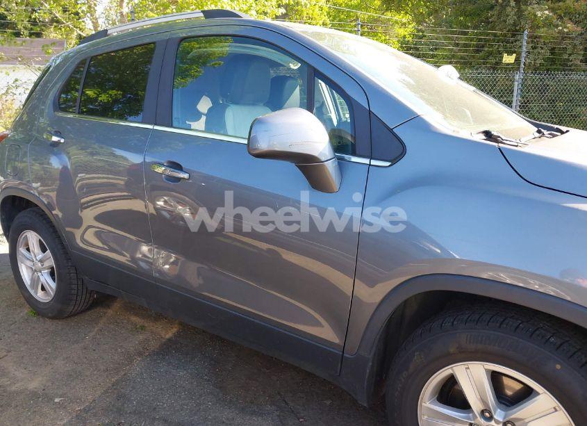 Photo 13 of 2020 Chevrolet Trax FWD LT (VIN 3GNCJLSB2LL269660)