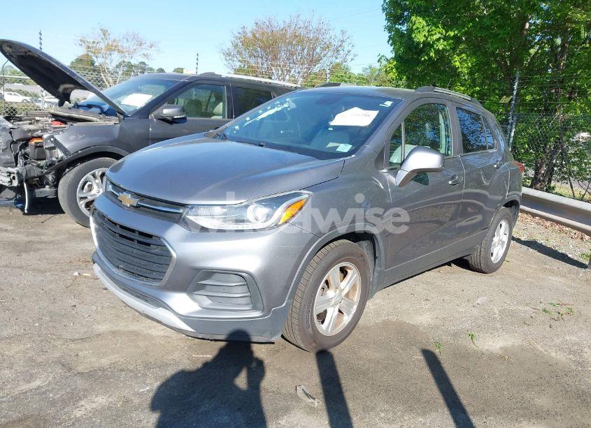Photo 2 of 2020 Chevrolet Trax FWD LT (VIN 3GNCJLSB2LL269660)