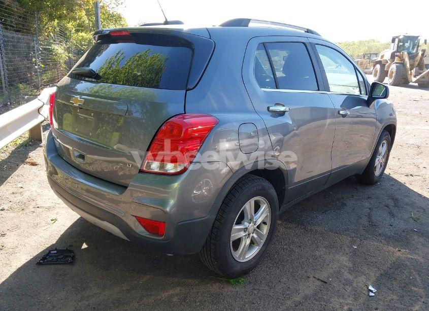 Photo 4 of 2020 Chevrolet Trax FWD LT (VIN 3GNCJLSB2LL269660)