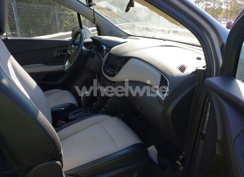 Photo 5 of 2020 Chevrolet Trax FWD LT (VIN 3GNCJLSB2LL269660)