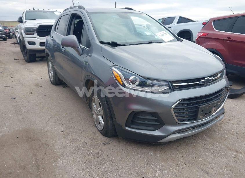 2020 Chevrolet Trax FWD LT (VIN 3GNCJLSB2LL282280) main photo