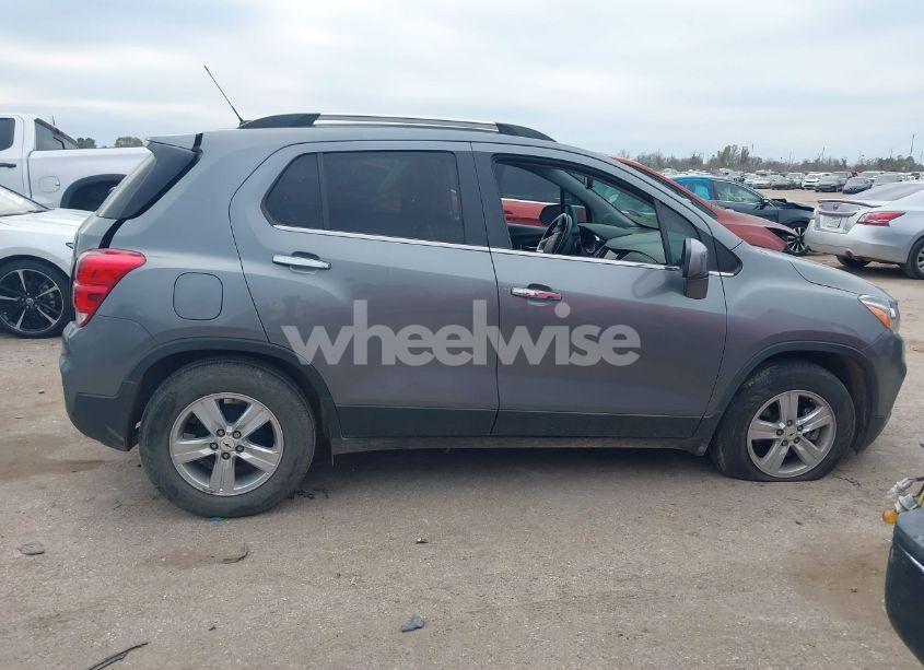 Photo 13 of 2020 Chevrolet Trax FWD LT (VIN 3GNCJLSB2LL282280)