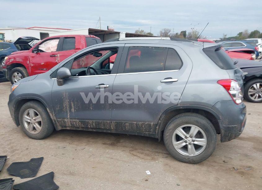 Photo 14 of 2020 Chevrolet Trax FWD LT (VIN 3GNCJLSB2LL282280)