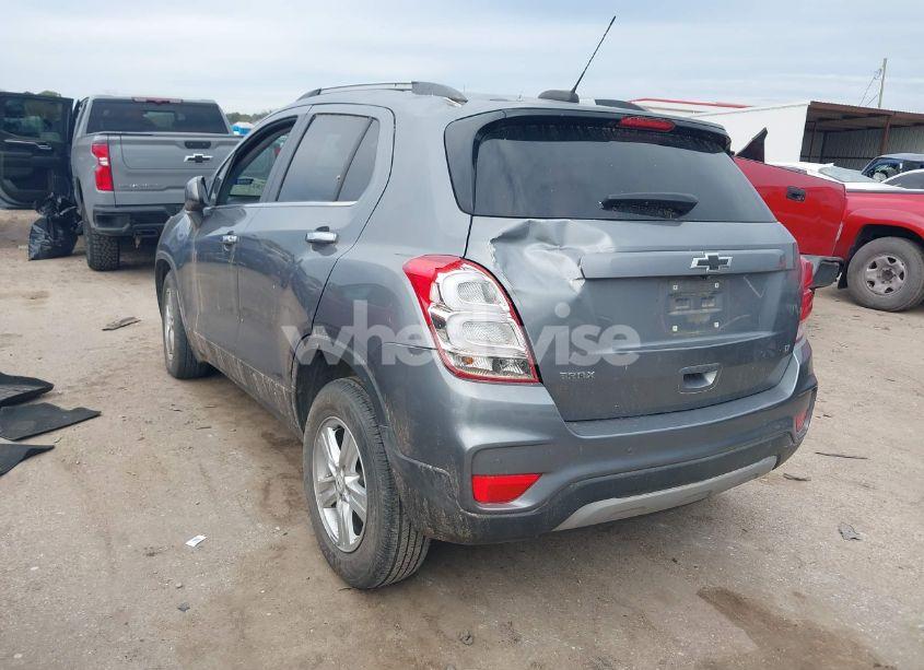 Photo 3 of 2020 Chevrolet Trax FWD LT (VIN 3GNCJLSB2LL282280)
