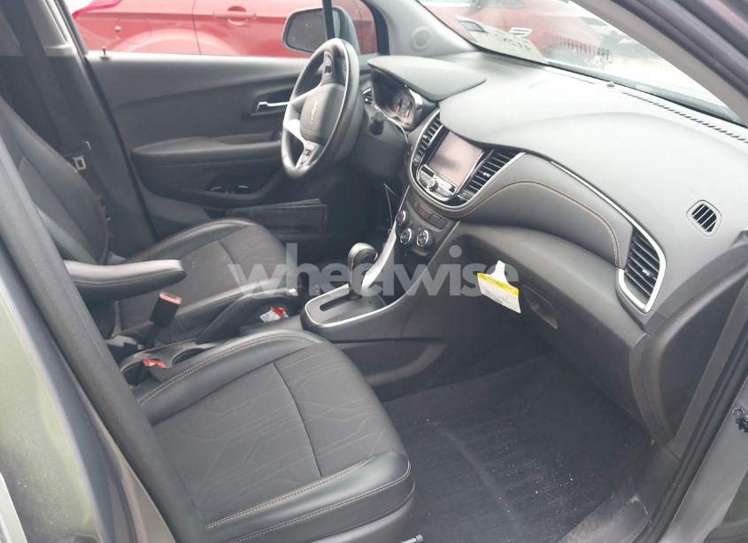 Photo 5 of 2020 Chevrolet Trax FWD LT (VIN 3GNCJLSB2LL282280)