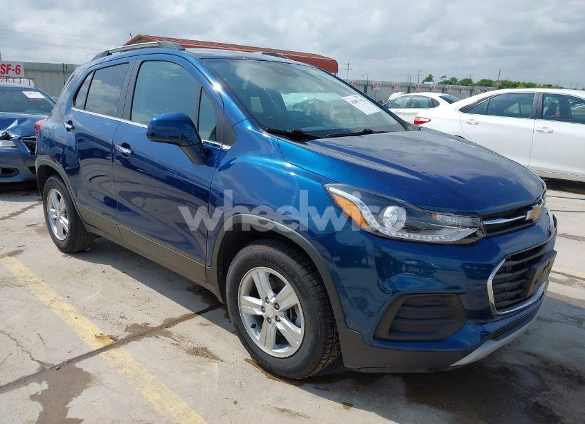 2020 Chevrolet Trax FWD LT (VIN 3GNCJLSB2LL308702) main photo
