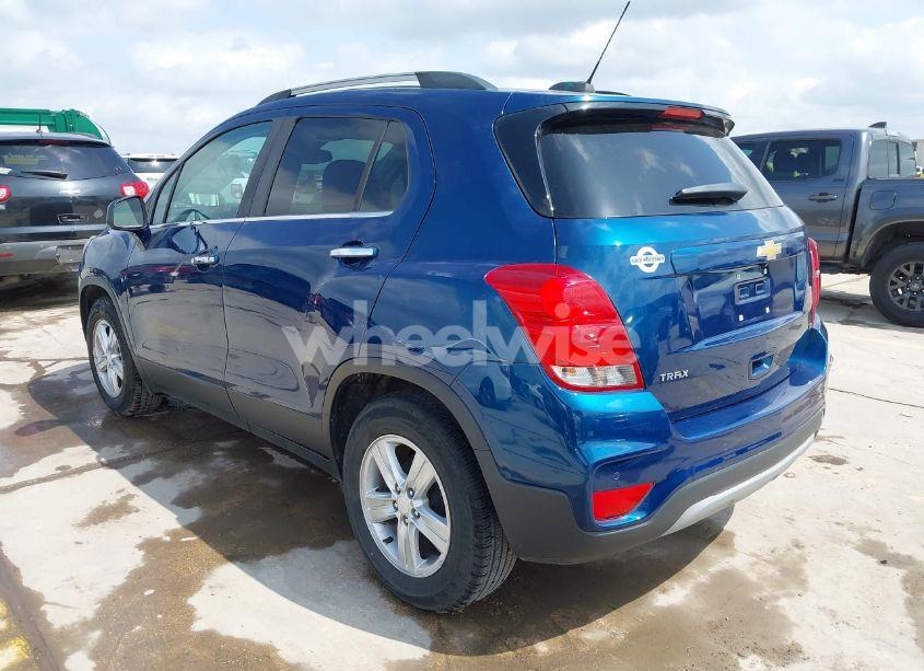 Photo 3 of 2020 Chevrolet Trax FWD LT (VIN 3GNCJLSB2LL308702)