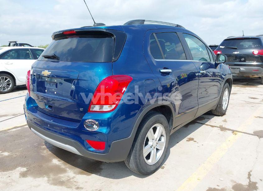 Photo 4 of 2020 Chevrolet Trax FWD LT (VIN 3GNCJLSB2LL308702)