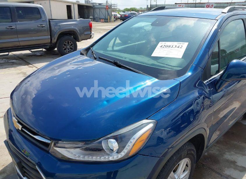 Photo 6 of 2020 Chevrolet Trax FWD LT (VIN 3GNCJLSB2LL308702)