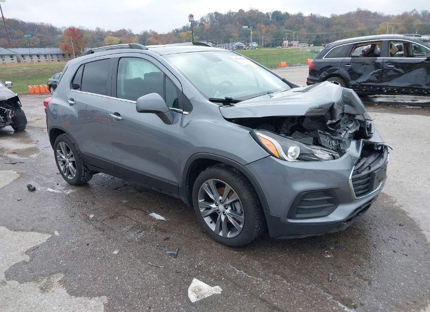 2020 Chevrolet Trax FWD LT (VIN 3GNCJLSB2LL308988) main photo