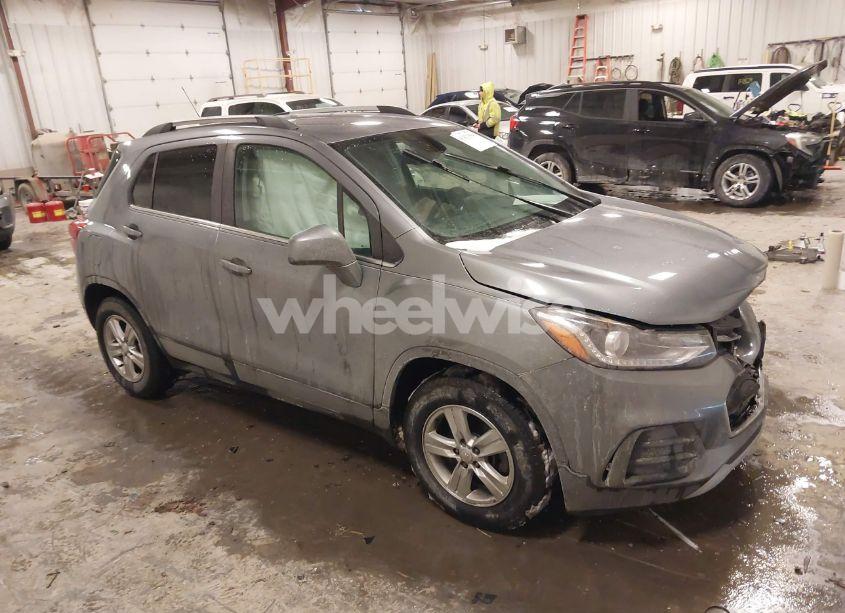 2020 Chevrolet Trax FWD LT (VIN 3GNCJLSB2LL319876) main photo
