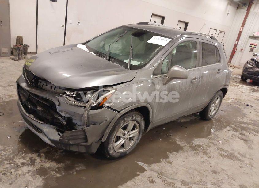 Photo 2 of 2020 Chevrolet Trax FWD LT (VIN 3GNCJLSB2LL319876)