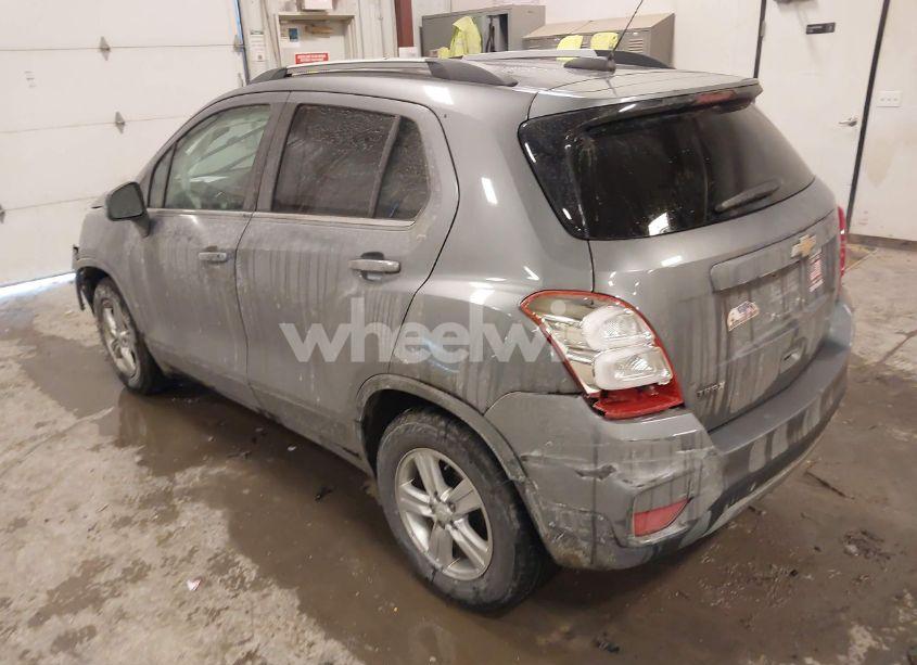 Photo 3 of 2020 Chevrolet Trax FWD LT (VIN 3GNCJLSB2LL319876)