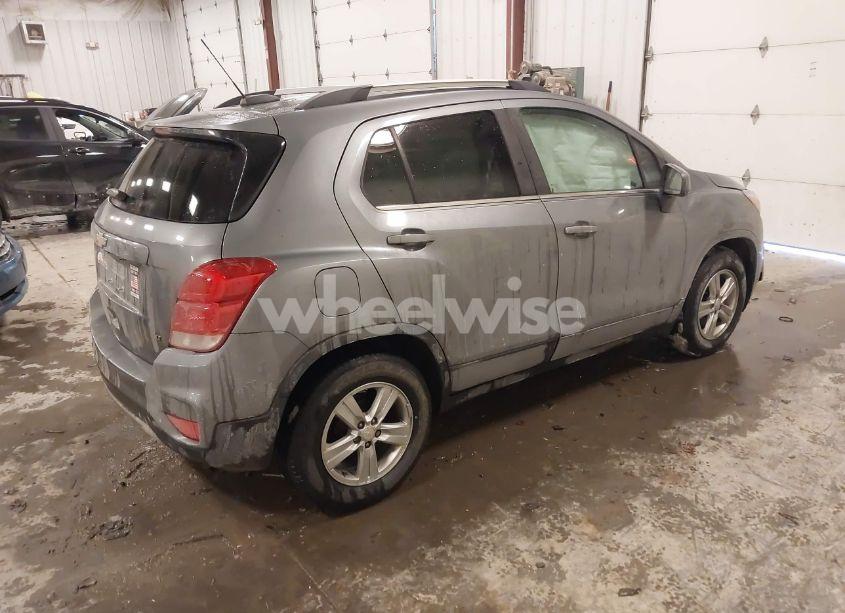 Photo 4 of 2020 Chevrolet Trax FWD LT (VIN 3GNCJLSB2LL319876)