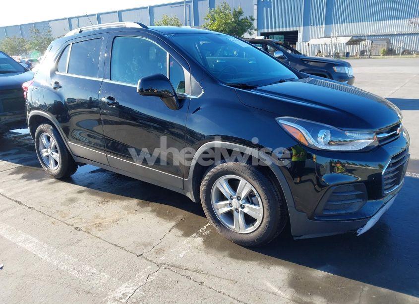 2020 Chevrolet Trax FWD LT (VIN 3GNCJLSB2LL334457) main photo