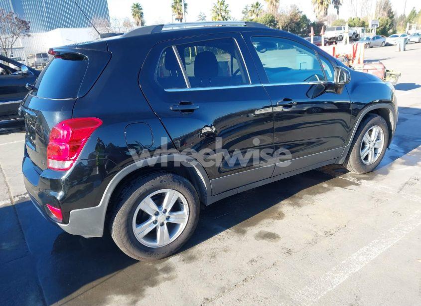 Photo 4 of 2020 Chevrolet Trax FWD LT (VIN 3GNCJLSB2LL334457)