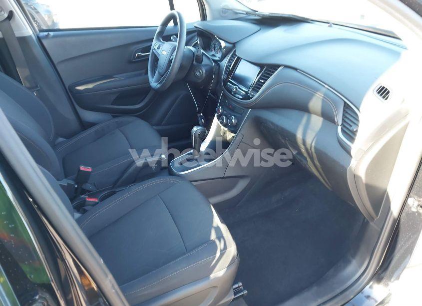 Photo 5 of 2020 Chevrolet Trax FWD LT (VIN 3GNCJLSB2LL334457)