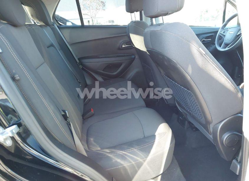 Photo 8 of 2020 Chevrolet Trax FWD LT (VIN 3GNCJLSB2LL334457)