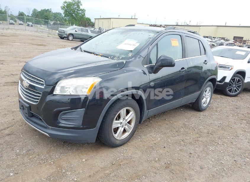 Photo 2 of 2015 Chevrolet Trax LT (VIN 3GNCJLSB3FL243816)
