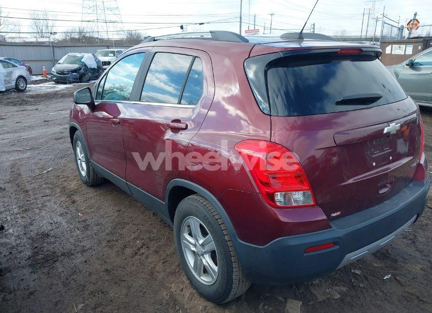 Photo 3 of 2016 Chevrolet Trax LT (VIN 3GNCJLSB3GL146018)