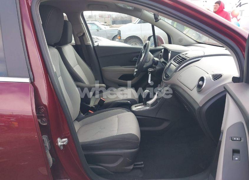 Photo 5 of 2016 Chevrolet Trax LT (VIN 3GNCJLSB3GL146018)