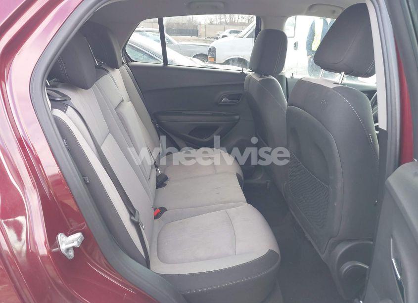 Photo 8 of 2016 Chevrolet Trax LT (VIN 3GNCJLSB3GL146018)