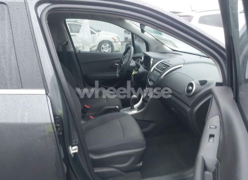 Photo 5 of 2016 Chevrolet Trax LT (VIN 3GNCJLSB3GL159173)