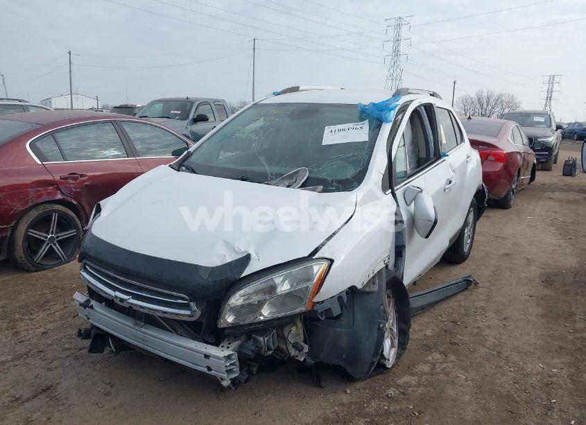 Photo 2 of 2016 Chevrolet Trax LT (VIN 3GNCJLSB3GL176894)