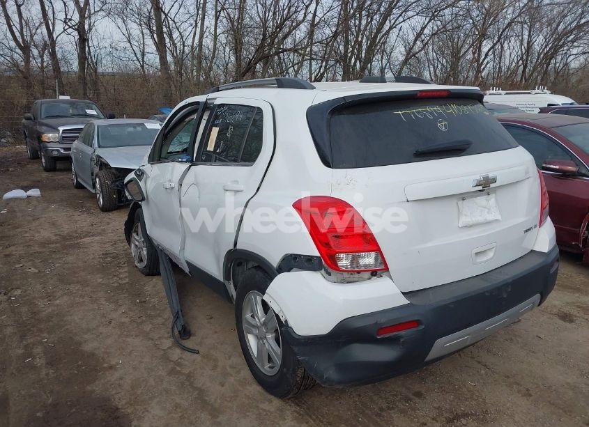 Photo 3 of 2016 Chevrolet Trax LT (VIN 3GNCJLSB3GL176894)