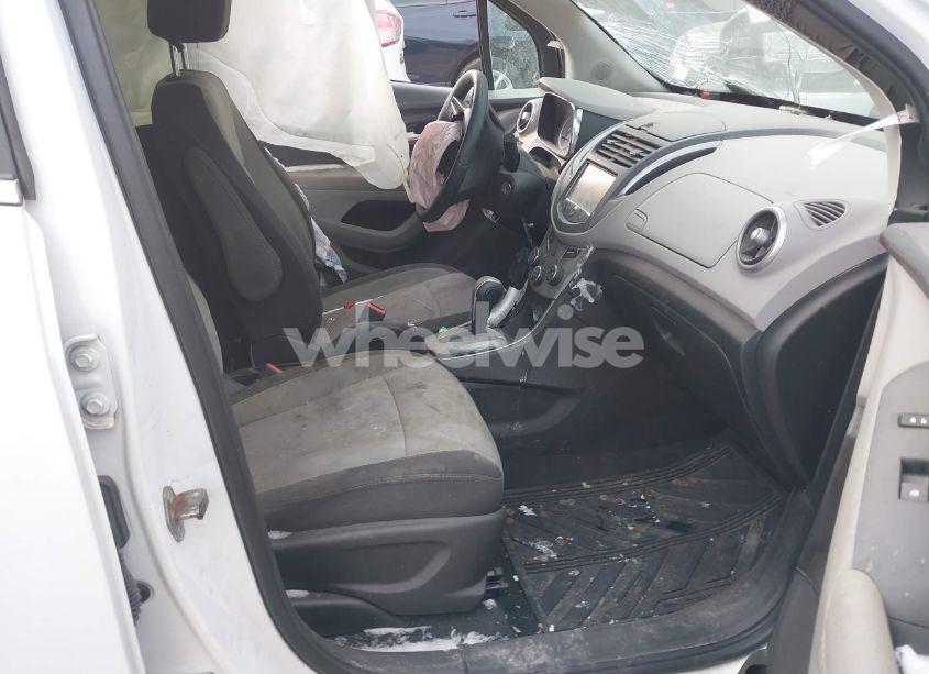 Photo 5 of 2016 Chevrolet Trax LT (VIN 3GNCJLSB3GL176894)