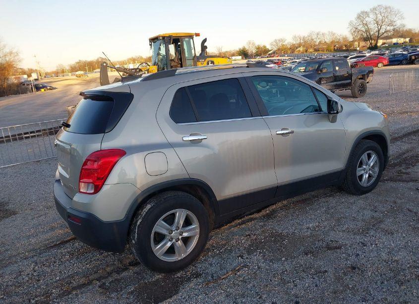 Photo 4 of 2016 Chevrolet Trax LT (VIN 3GNCJLSB3GL260147)