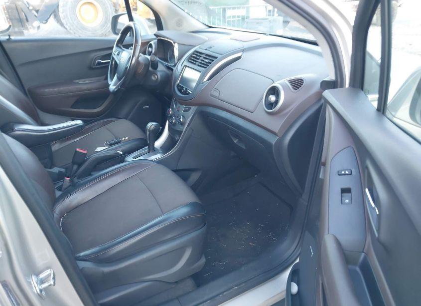 Photo 5 of 2016 Chevrolet Trax LT (VIN 3GNCJLSB3GL260147)