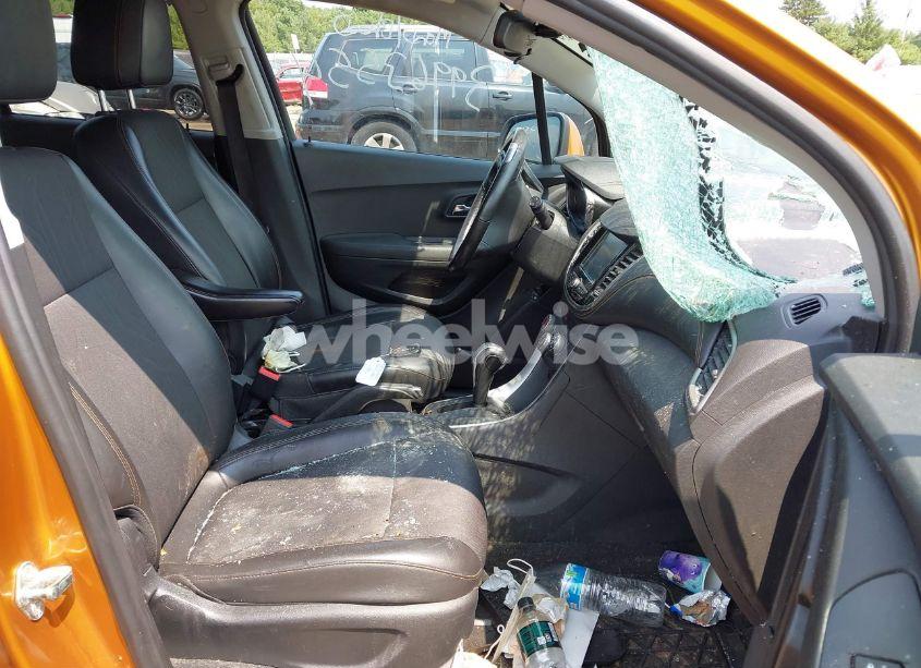 Photo 5 of 2017 Chevrolet Trax LT (VIN 3GNCJLSB3HL155254)