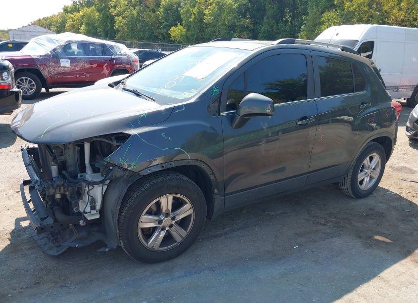 Photo 2 of 2017 Chevrolet Trax LT (VIN 3GNCJLSB3HL236352)