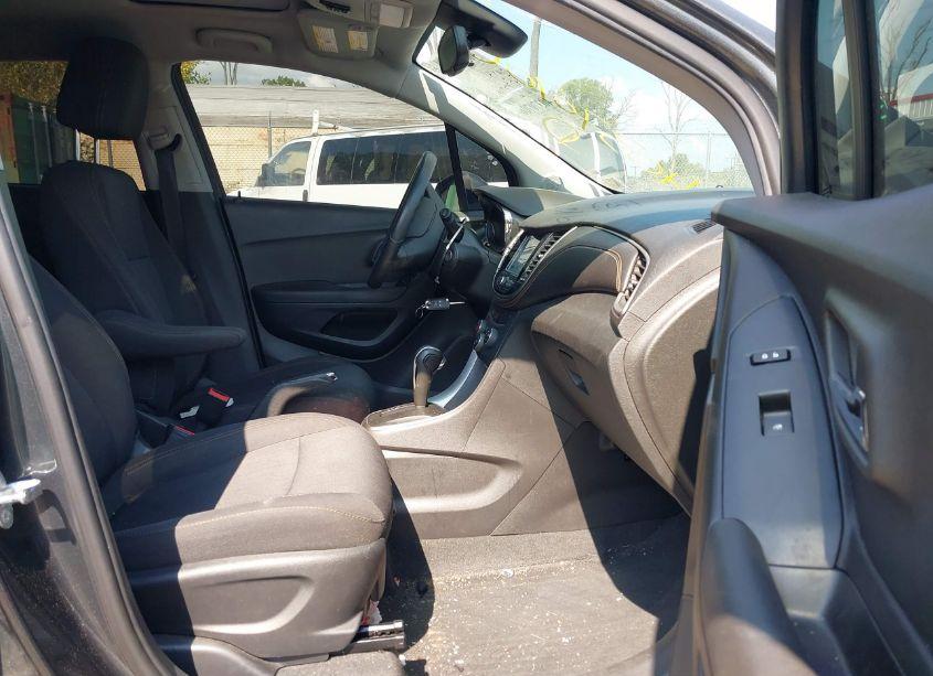 Photo 5 of 2017 Chevrolet Trax LT (VIN 3GNCJLSB3HL236352)