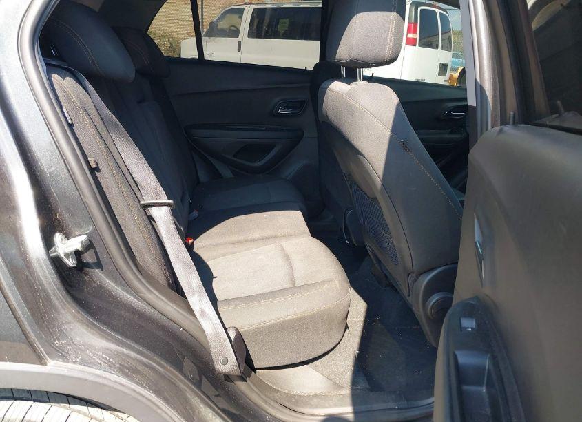 Photo 8 of 2017 Chevrolet Trax LT (VIN 3GNCJLSB3HL236352)